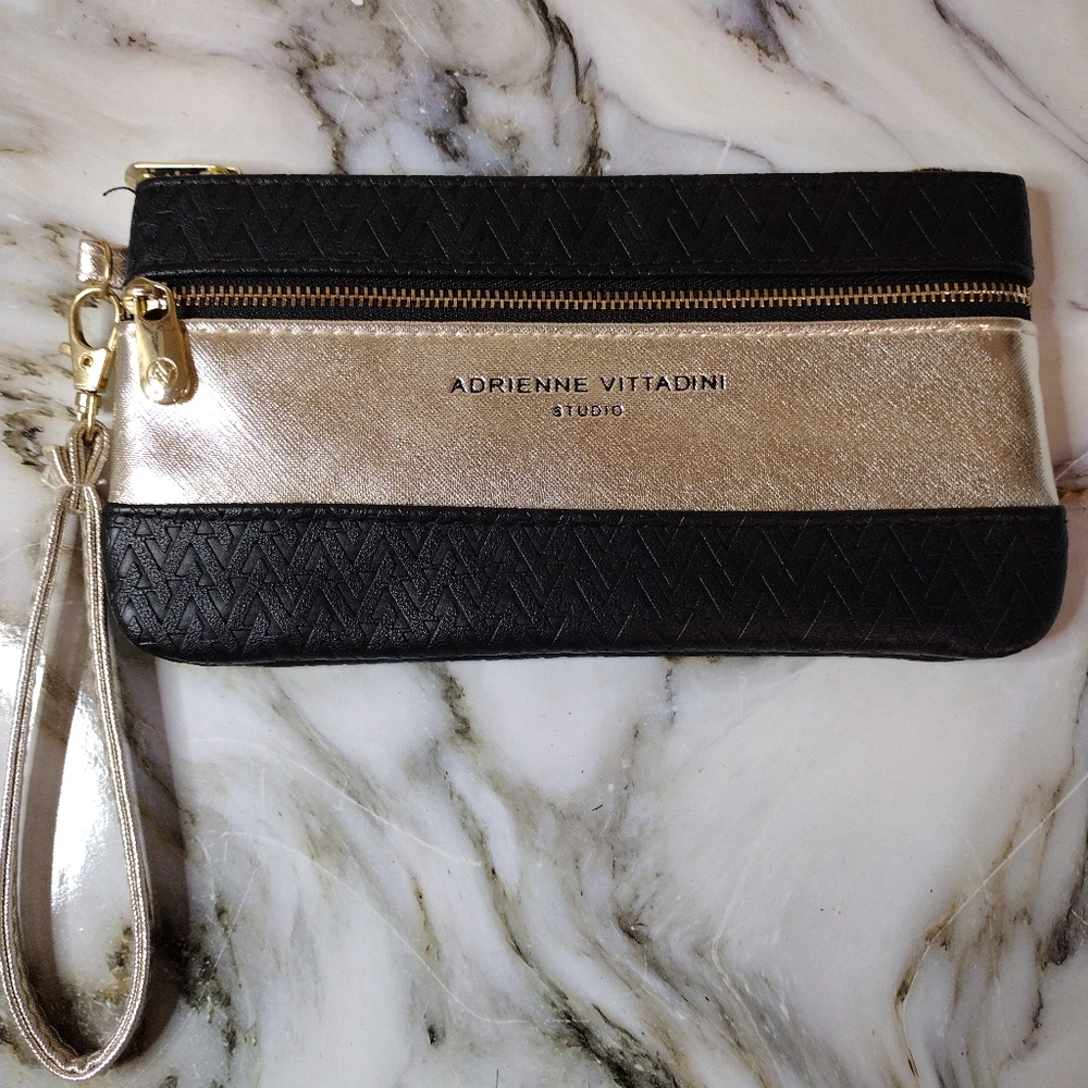 NWOT Adrienne Vittadini Studio Black Gold Logo Wristlet Purse